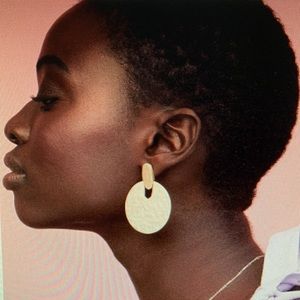 Kendra Scott Didi Statement Earrings in Gold